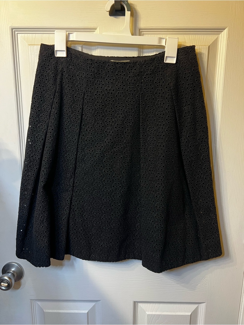 BURBERRY LONDON Italy Black Floral Eyelet Cotton Pleated Skirt Size 6 Designer